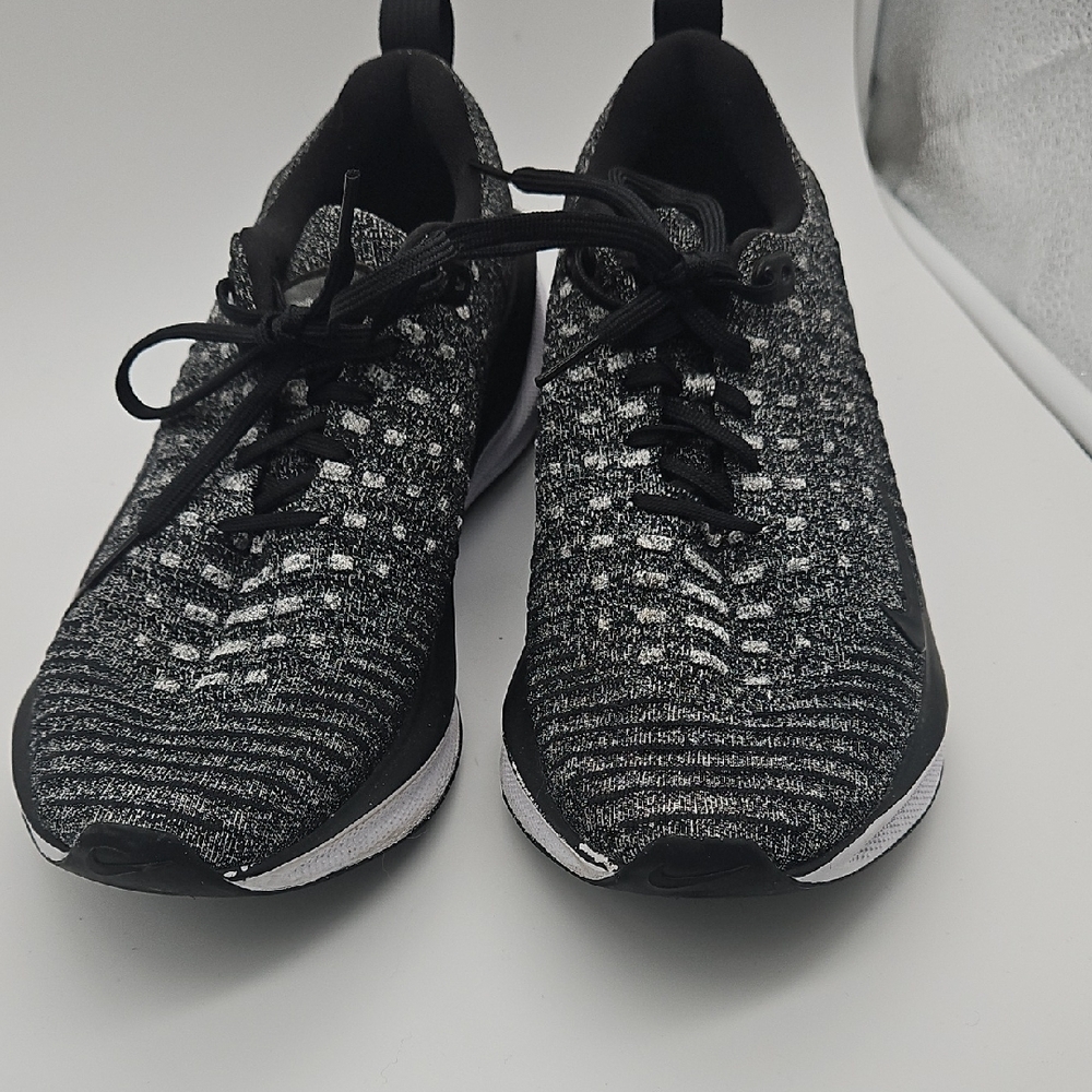 Nike Black and White Knit Women's Sneakers